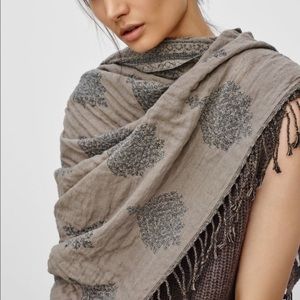 Aritzia Wilfred Scarf